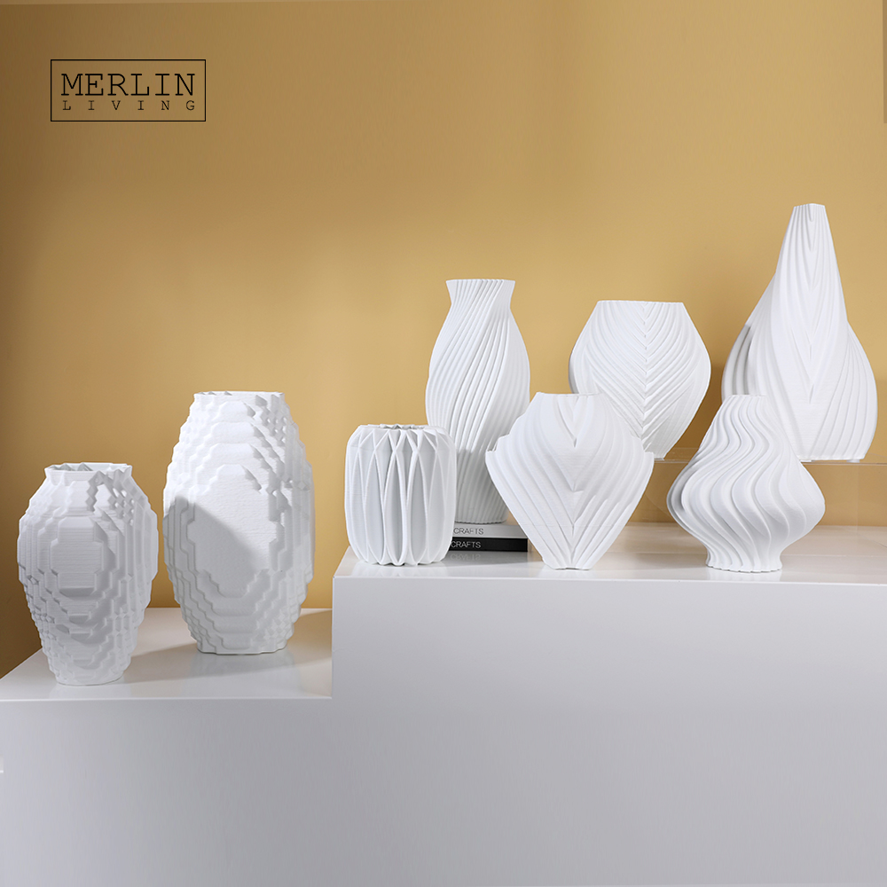 3D natisnjena keramična vaza z V izrezom (2)