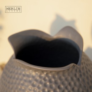 Convex Surface Spherical Matt Bud Mouth Ceramic Vase (6)