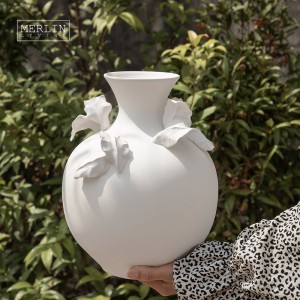Handmade Small Table Vase Outdoor White Ceramic Vase (1)