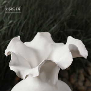 Handmade Unique Craftsmanship White Wedding Vase (4)